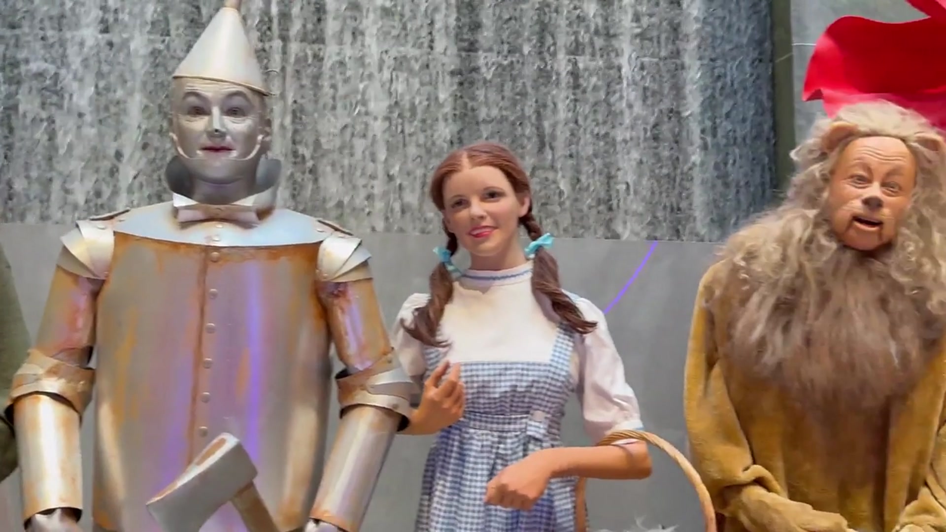 'Video thumbnail for Wizard of Oz Photo-Op at The Venetian Resort in Las Vegas'
