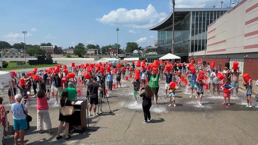Video thumbnail for Cold water, warm hearts: Yonkers ALS Ice Bucket Challenge keeps Pat Quinn's legacy alive