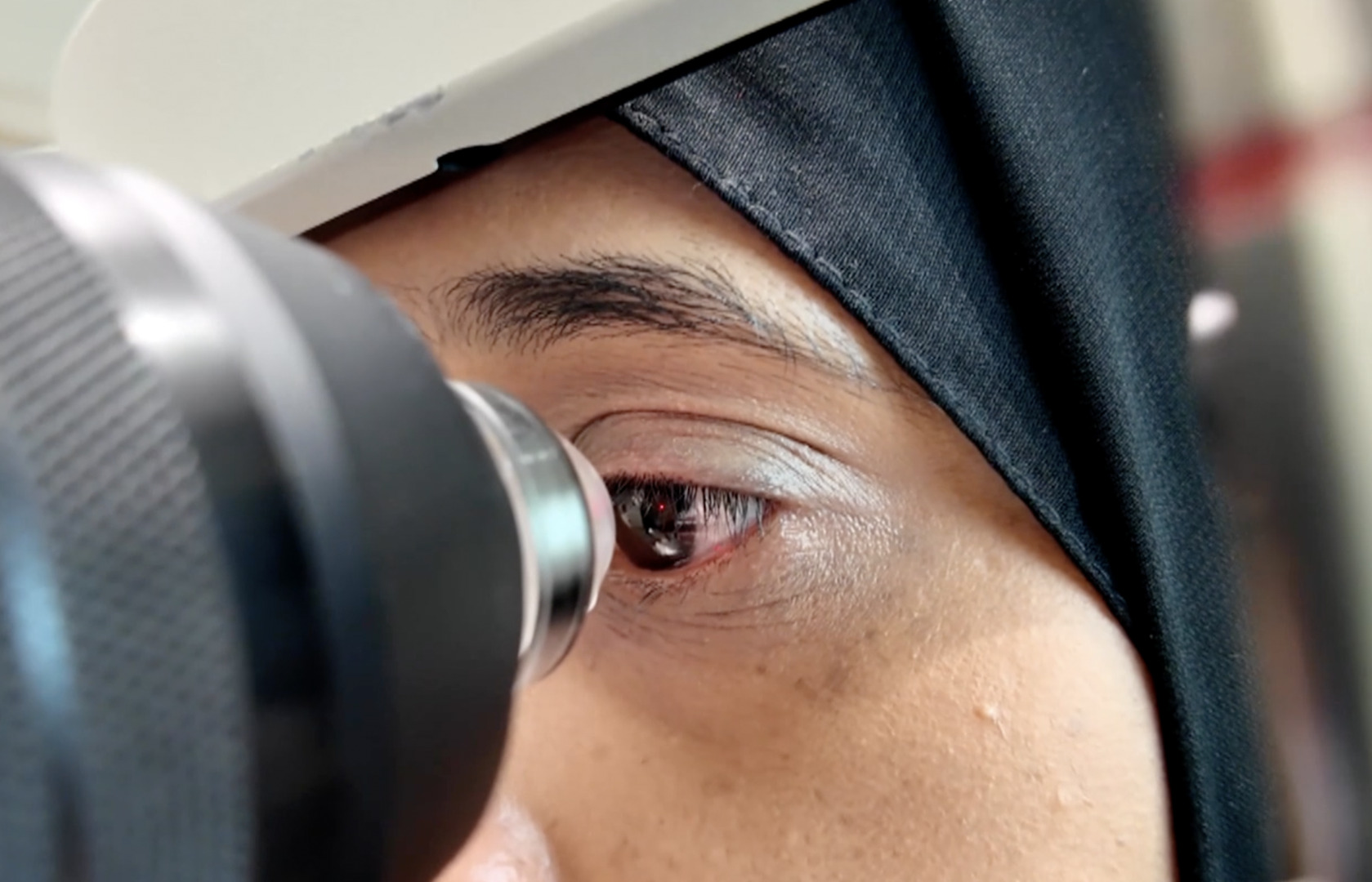 Video thumbnail for New eye scan detects diseases years before symptoms appear