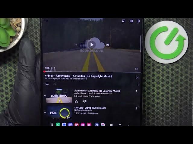 Video thumbnail for Does the SAMSUNG Galaxy Z Fold5 Phone Have Stereo Speakers? Let's Check!