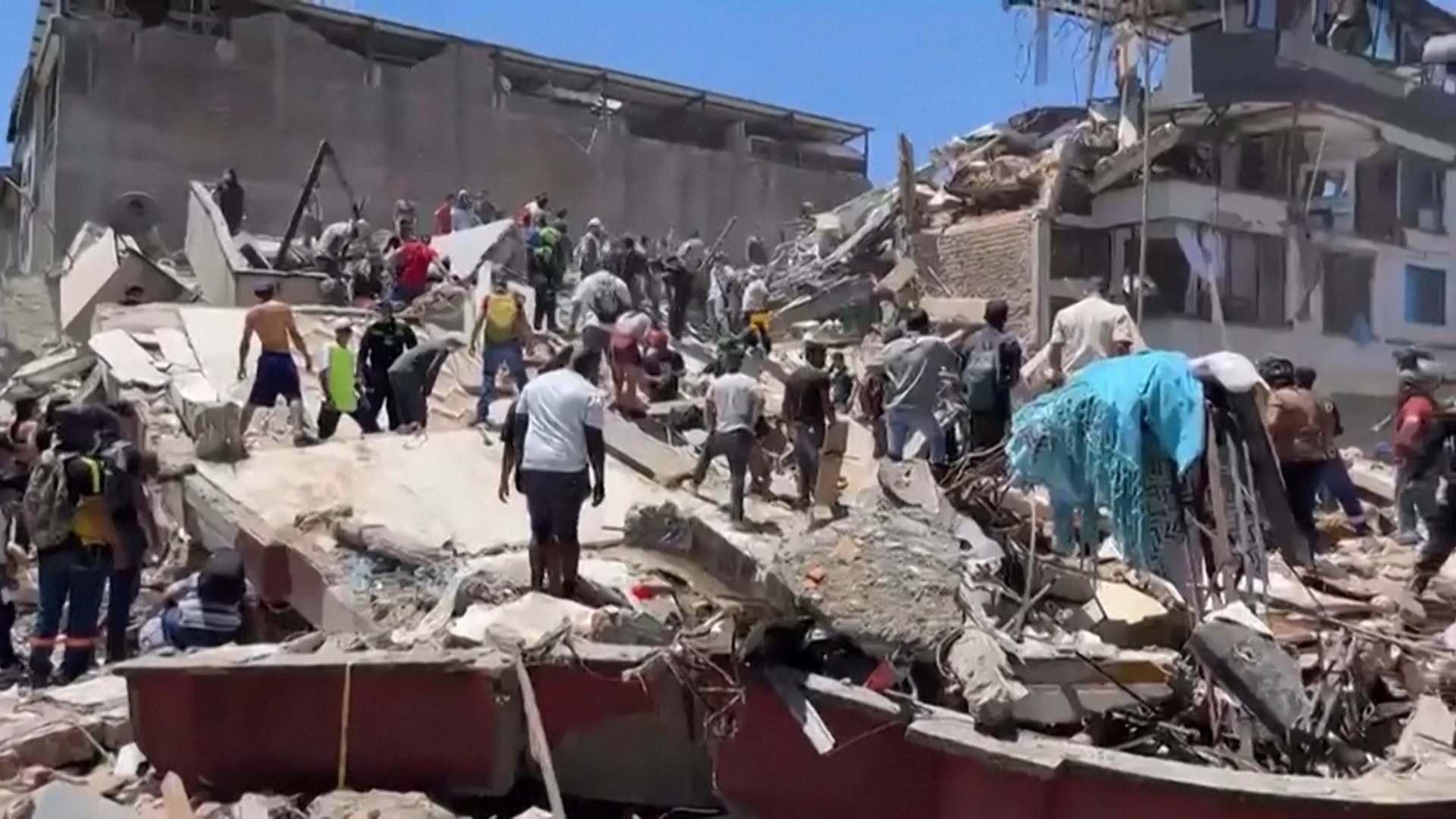 Video thumbnail for Al Jazeera reporter on the ground as Colombia quake death toll rises