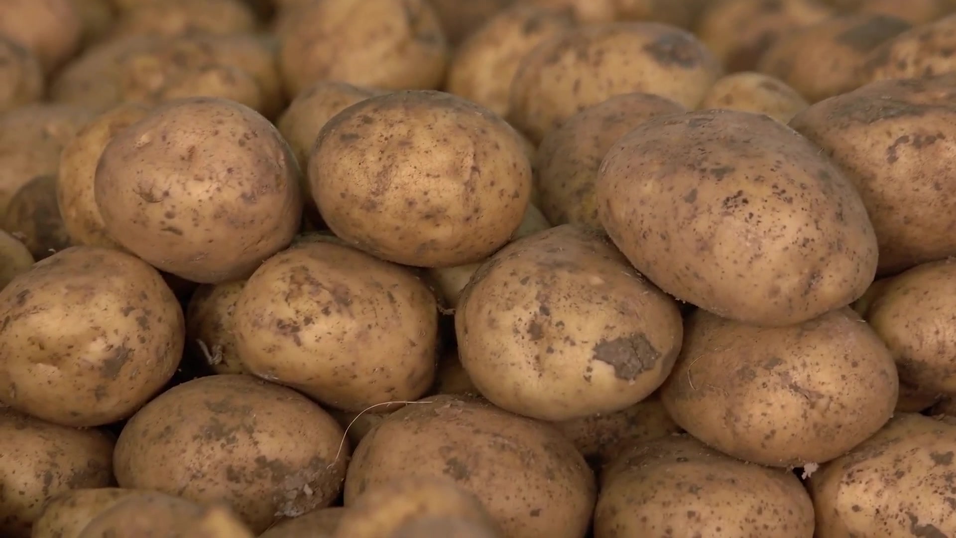 Video thumbnail for Why Mashed Potatoes Always Taste Better At A Restaurant