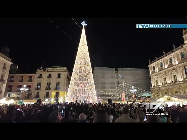 Video thumbnail for Catania. Ubriaco alla guida della sua auto viene bloccato dalla Polizia in Piazza Università.
