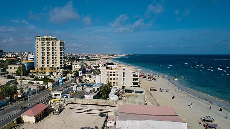 Video thumbnail for Somalis criticise Trump's remarks calling them 'garbage' as racist