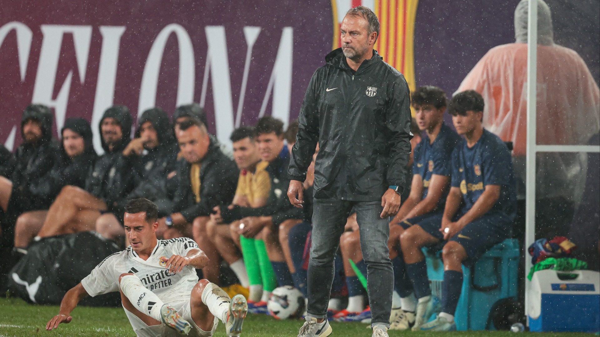 Video thumbnail for Barcelona Outraged by Refereeing, Spalletti Renews Juventus Deal