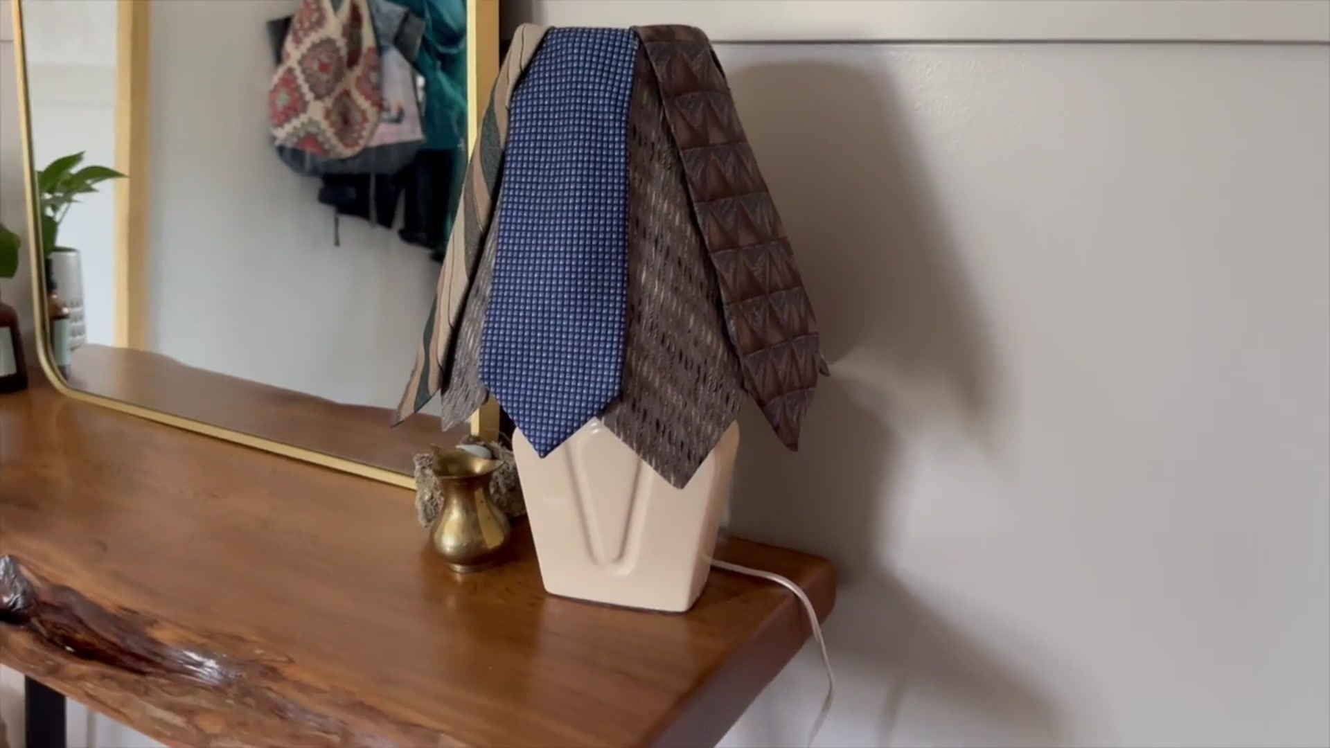 'Video thumbnail for Tie a neck tie around a lamp shade for this BRILLIANT dining room idea!'