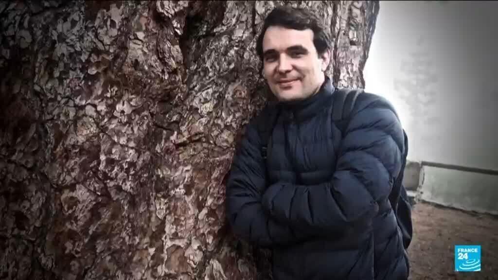 Video thumbnail for Algerian court upholds 7-year sentence for French journalist Christophe Gleizes