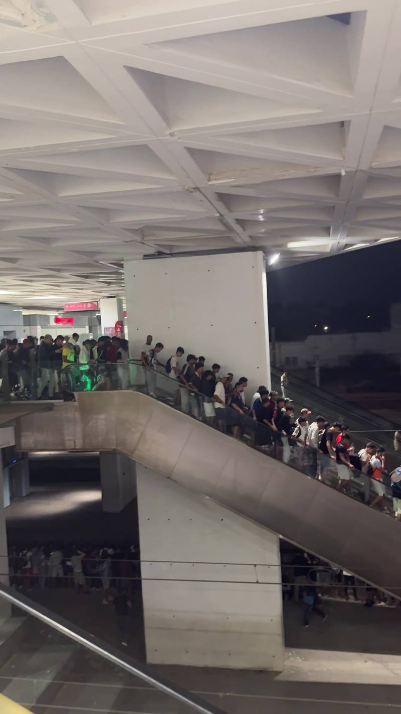 Video thumbnail for Crowded Kenitra Station during Travel Restrictions to Fnideq