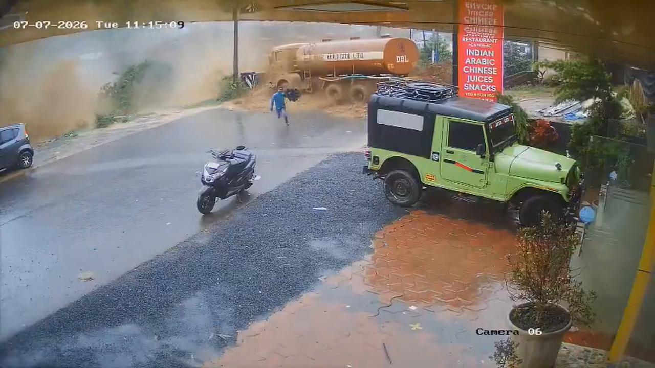 Video thumbnail for India: Landslide at Wayanad tunnel project site due to heavy rain;  Fears that several workers are trapped..