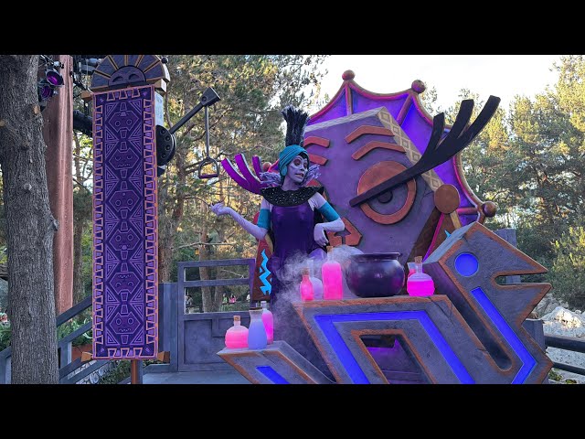 Video thumbnail for Yzma First Appearance & Treat Trail | Oogie Boogie Bash 2026 | Disneyland Resort 4K 🧪🦙💥