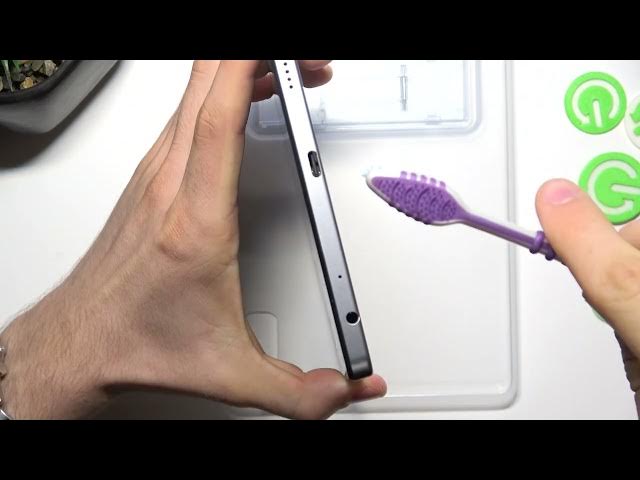 Video thumbnail for How to Clean the USB Port on a LENOVO Tab M9 using Household Items