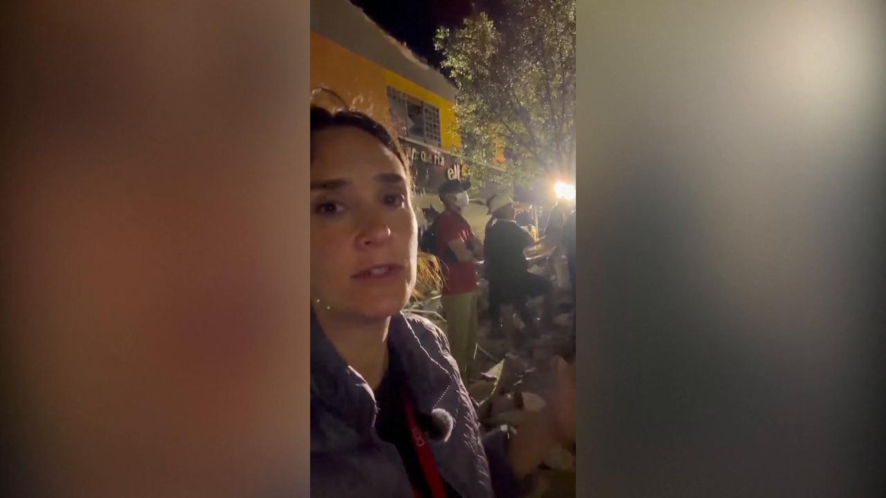 Video thumbnail for Colombia: Rescuers scramble to find survivors from collapsed five-storey building in Pereira.