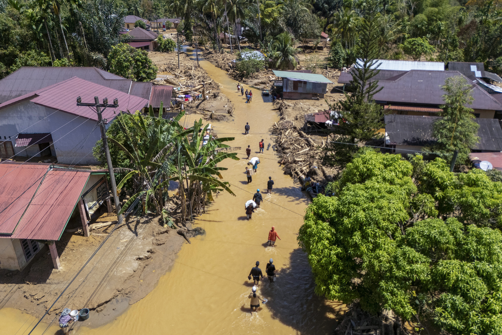 Video thumbnail for Indonesian villages flattened by catastrophic floods