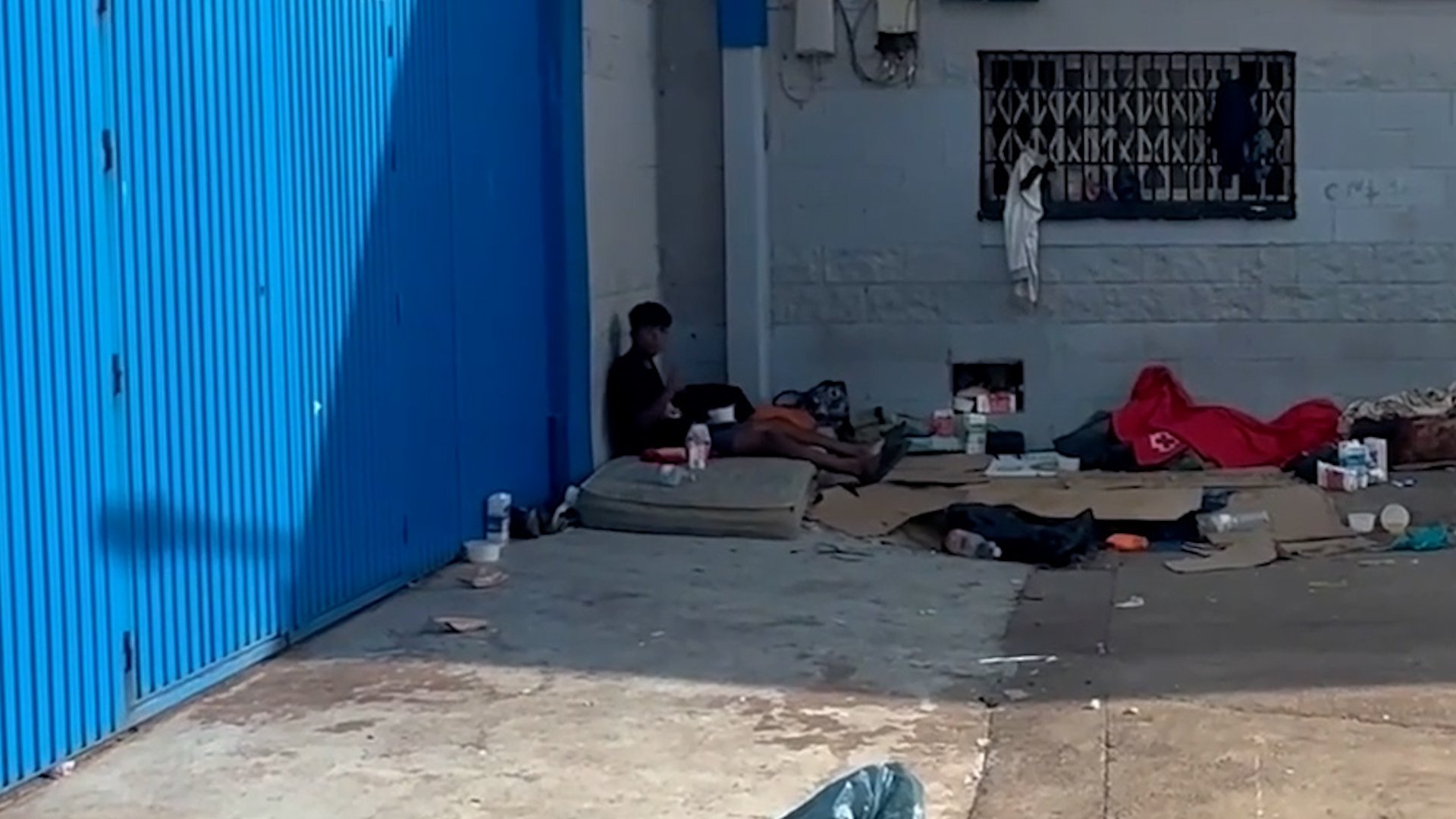 Video thumbnail for Migrant children go days without food in Ceuta amid asylum crisis