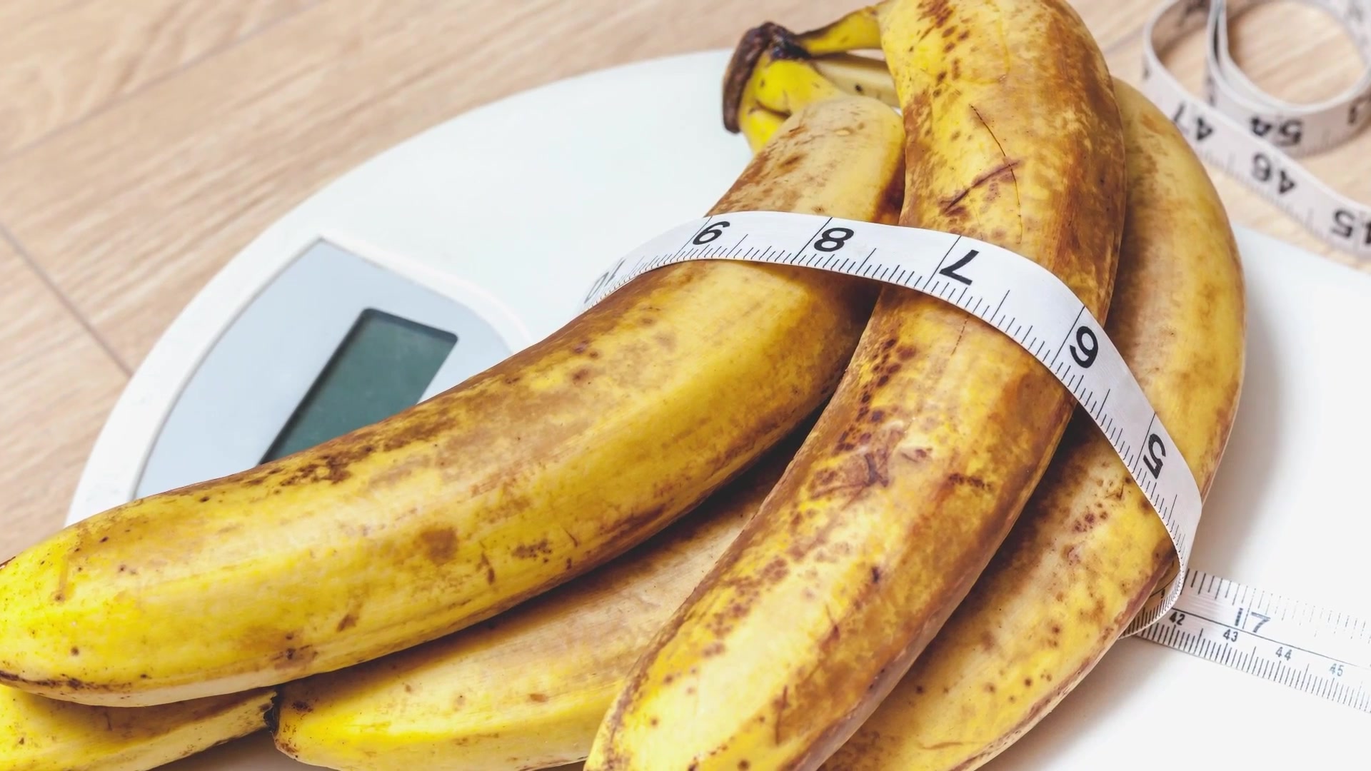 Video thumbnail for Here's How To Tell If A Banana Is Too Ripe For Banana Bread