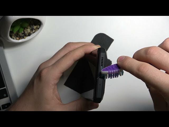 Video thumbnail for Oukitel K13 Pro - How To Clean USB Using Household Items