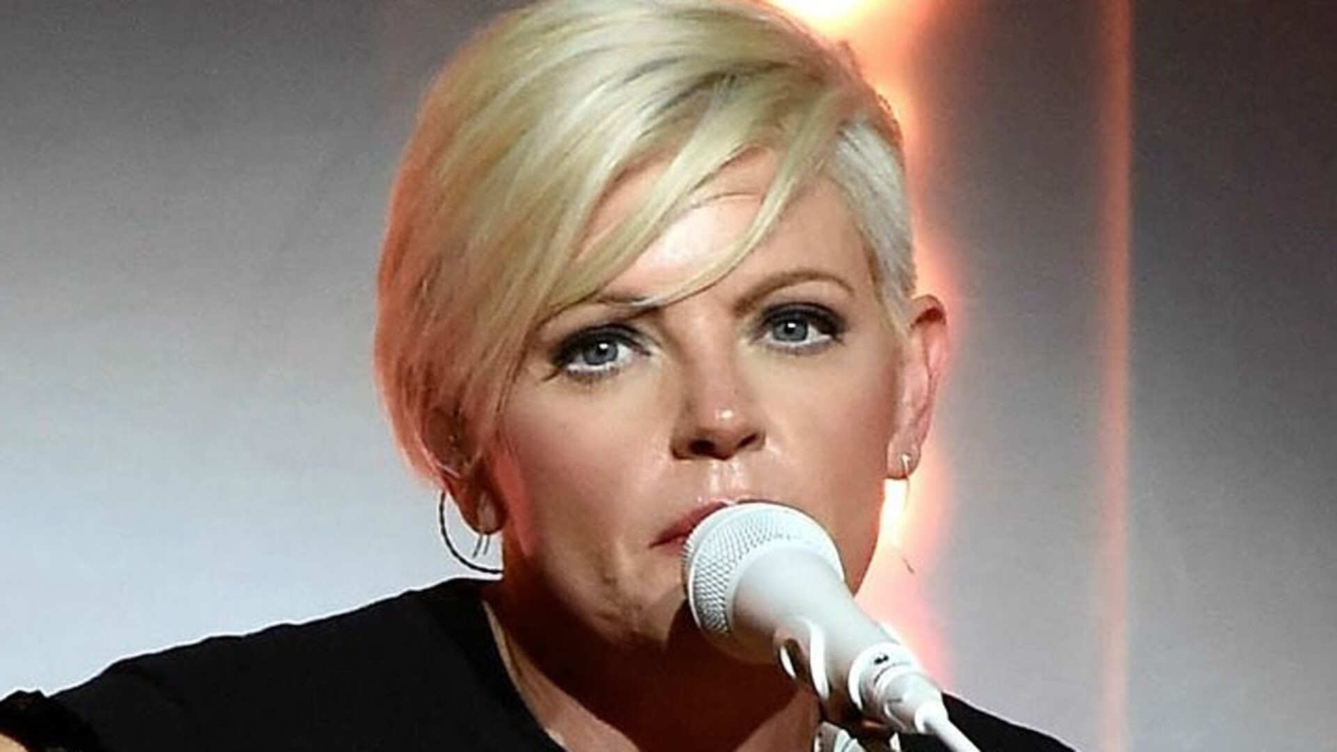 Video thumbnail for Live Performances That Completely Destroyed Careers