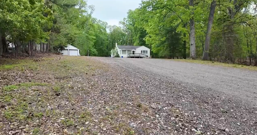 Video thumbnail for Applicants, neighbors clash over proposed mosque location and size in Marlboro