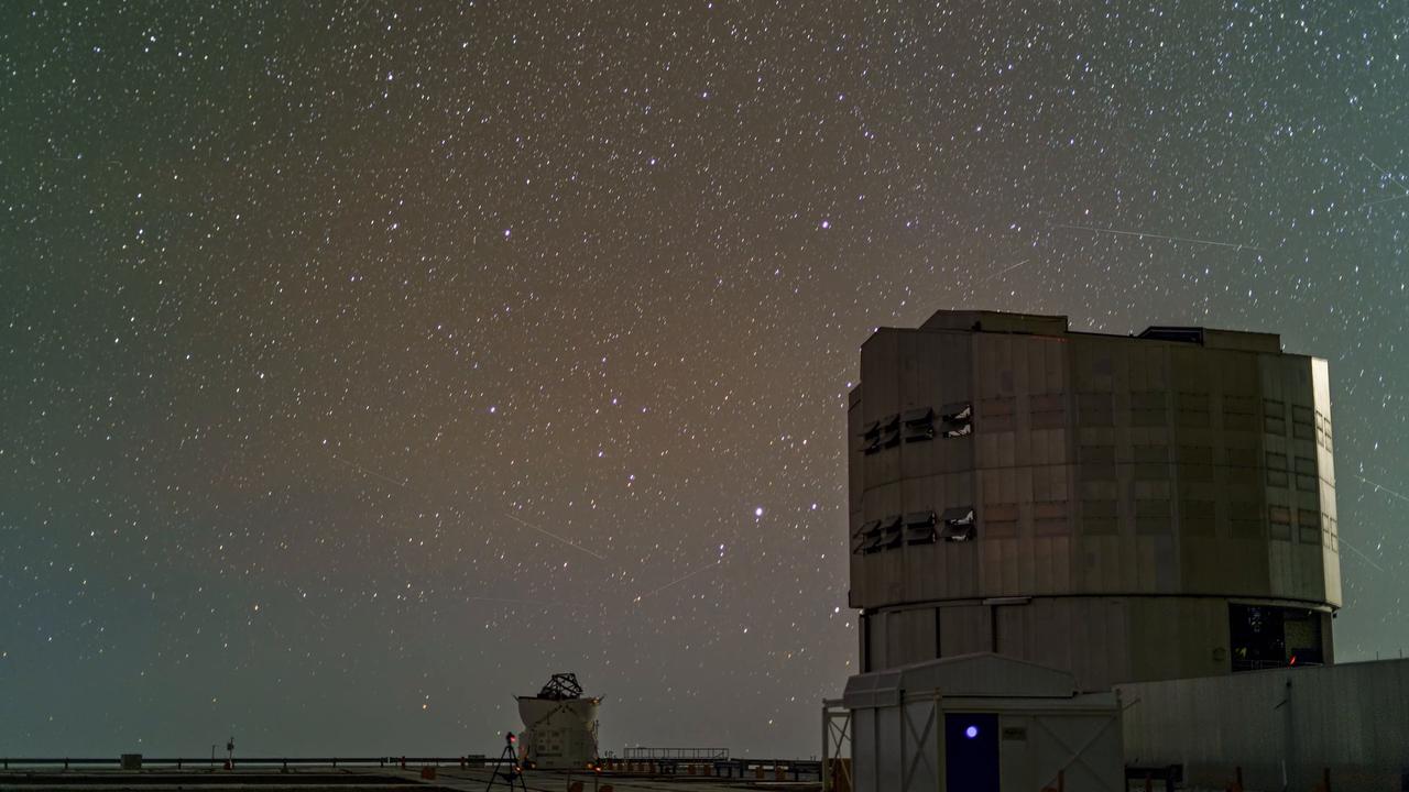 Video thumbnail for Experts warn Elon Musk's satellites could 'end astronomy' and 'light up the night sky' 2/2.