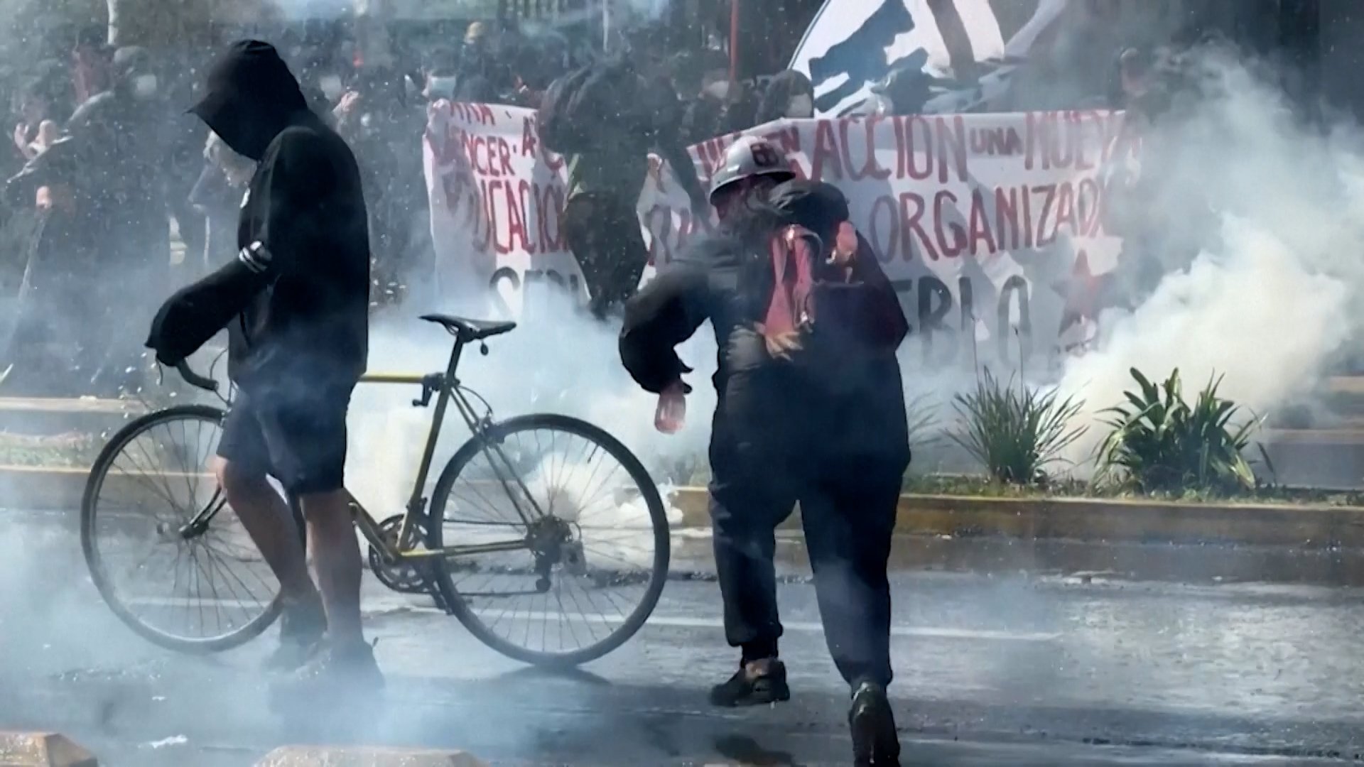 Video thumbnail for Student protests in Chile turn to violent clashes with police