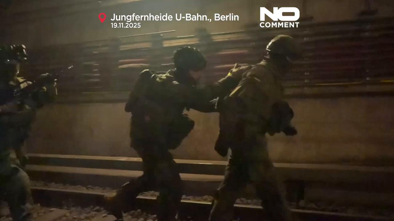 Video thumbnail for German Armed Forces special unit trains in Berlin underground