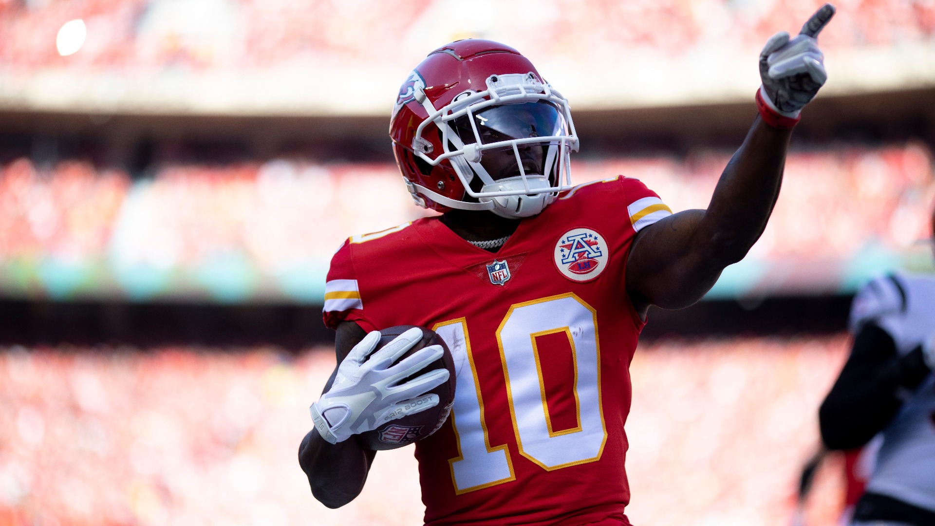 Video thumbnail for Chiefs' Tyreek Hill Expected to Sign Amid Injuries