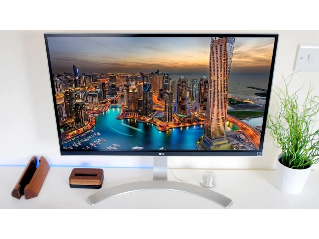 Video thumbnail for Perfect MacBook Pro 4K USB-C Monitor (LG 27UD88) | Review