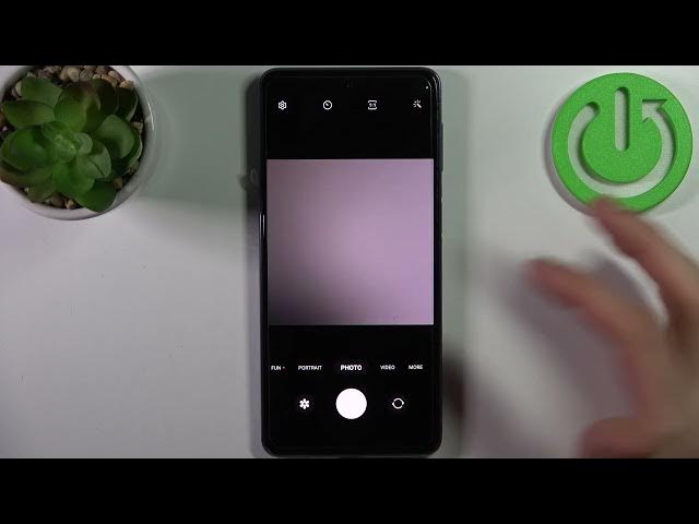 Video thumbnail for How to Take Live Photo on SAMSUNG Galaxy M53 - Make Live Photo