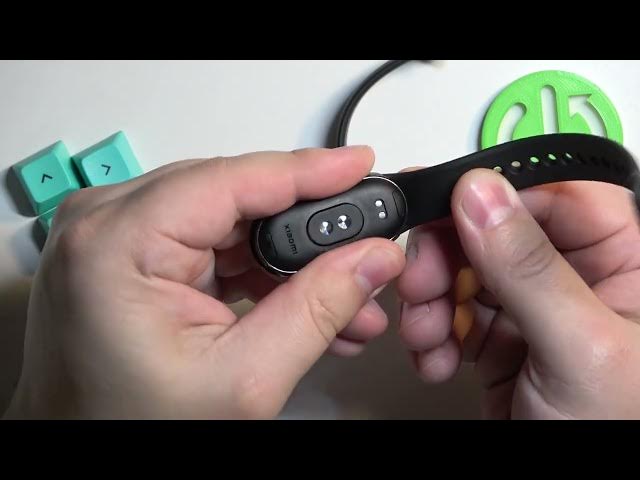Video thumbnail for How to Change Band Strap on XIAOMI Smart Band 8