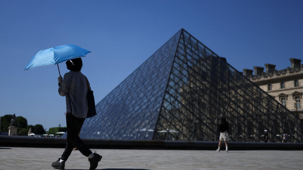 Video thumbnail for France tries to handle extreme temperatures as heatwave carries on