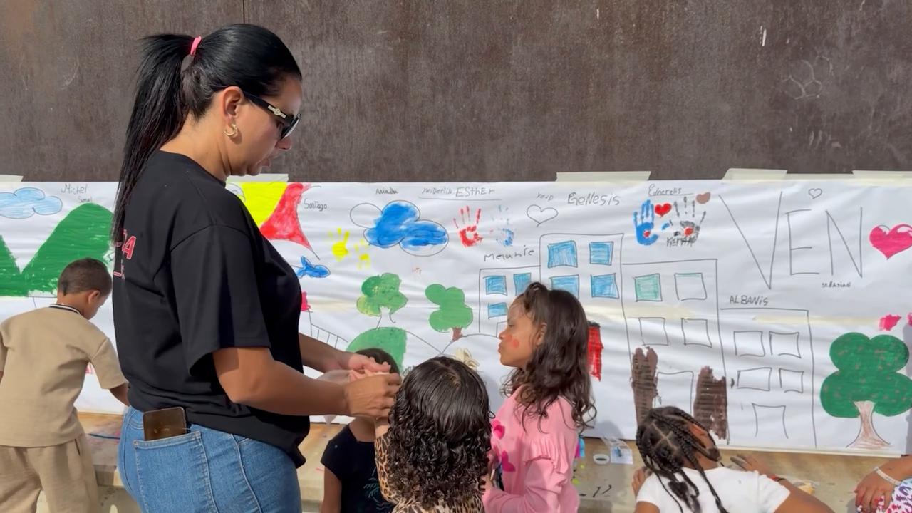 Video thumbnail for Venezuela: Life slowly returns to Caracas after deadly earthquakes.