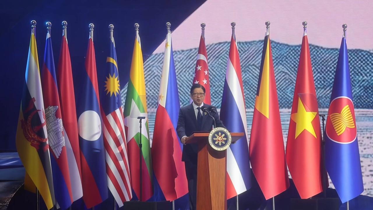 Video thumbnail for Philippines: Southeast Asian leaders meet with energy, fuel supplies on agenda amid Mideast war.