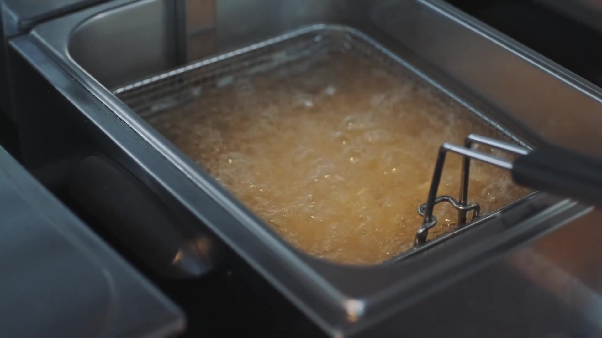 Video thumbnail for The Only Type Of Oil You Should Use For Homemade French Fries