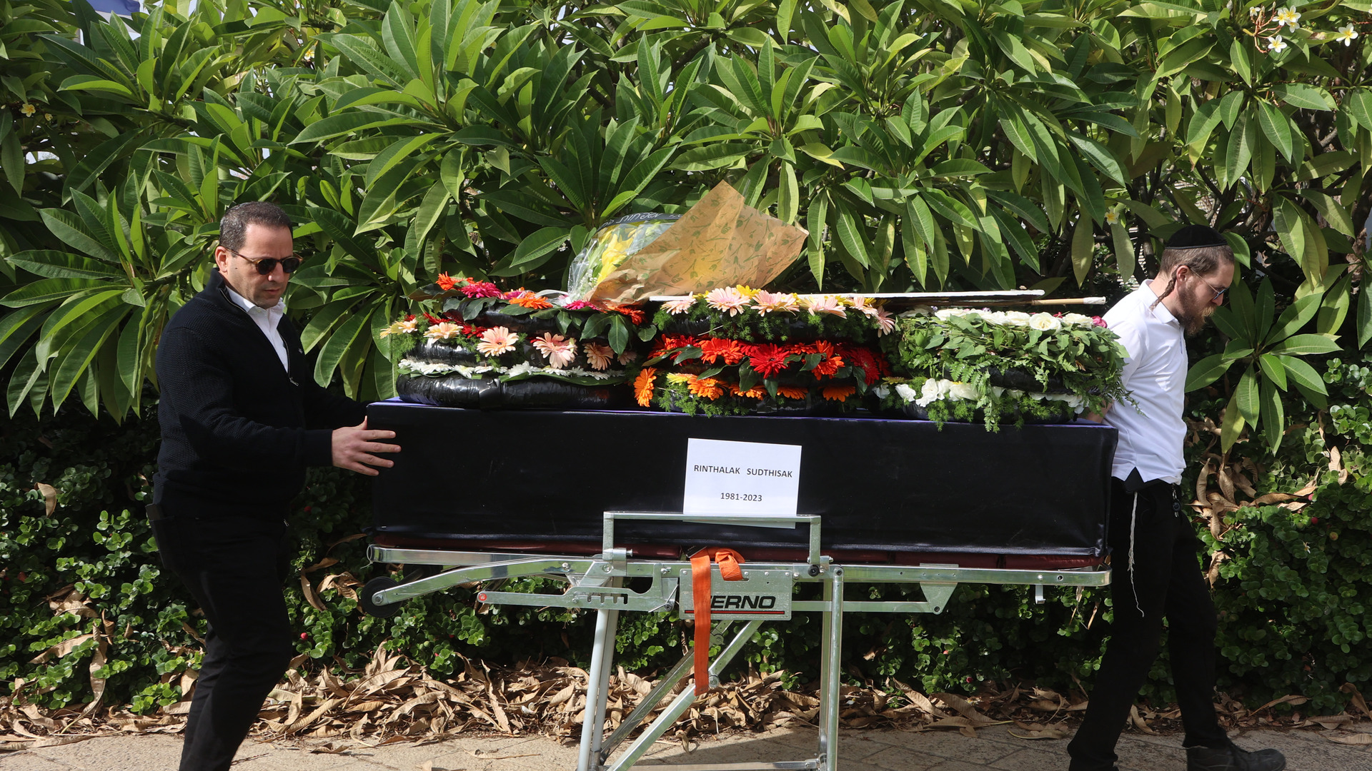 Video thumbnail for Israel bids farewell to Thai captive before remains return home