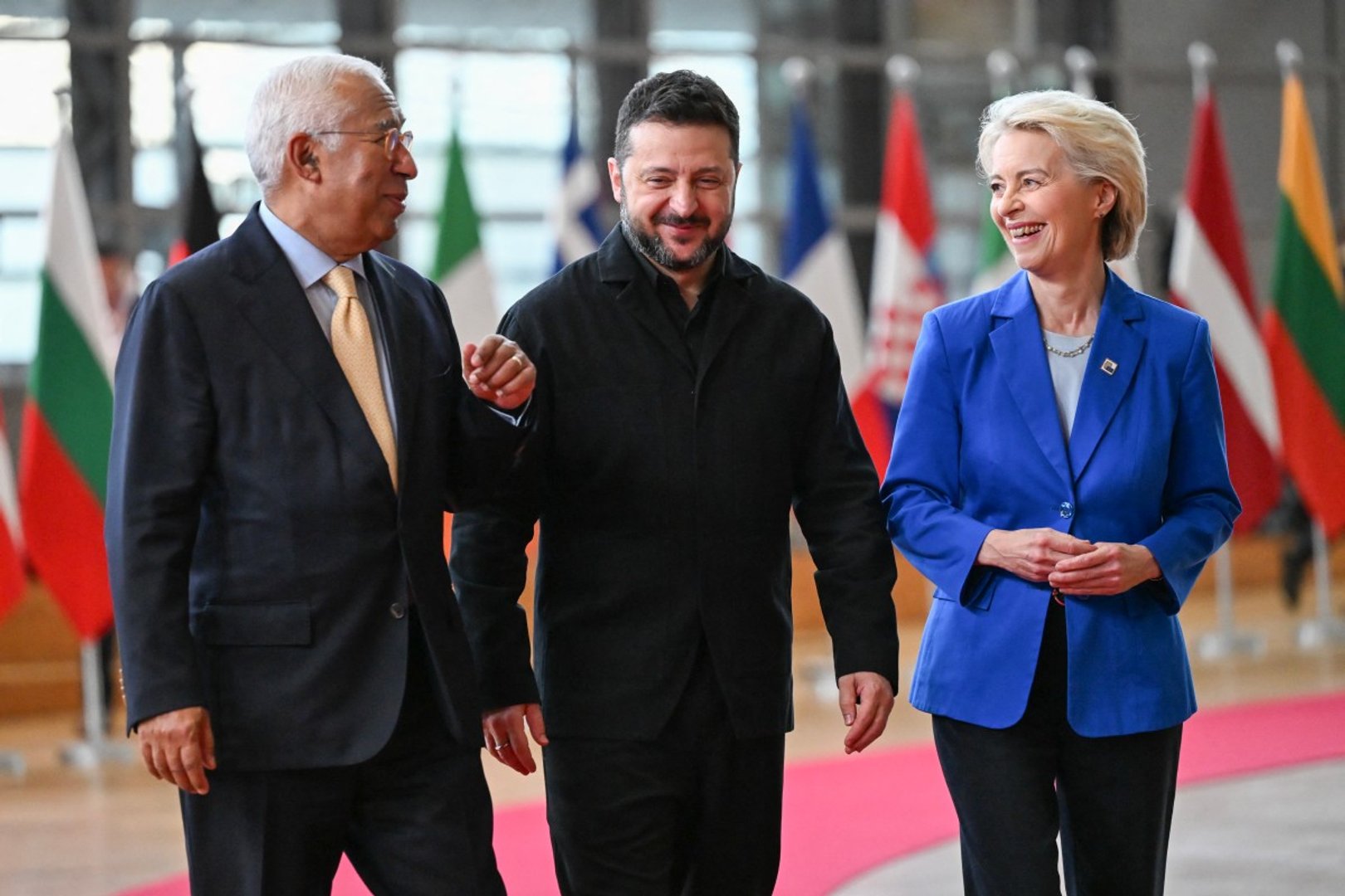 Video thumbnail for EU summit: Discussions on final day to focus on Ukraine war