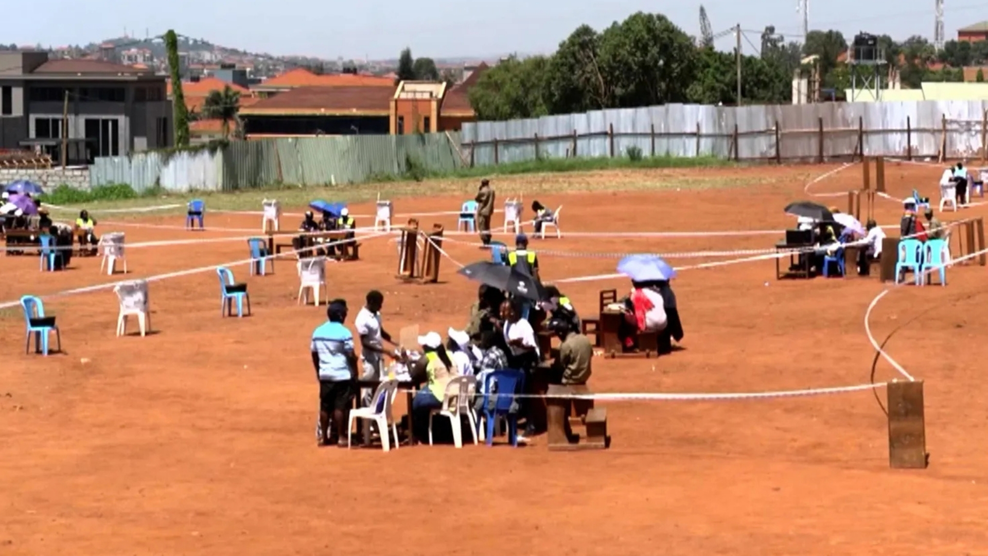 Video thumbnail for Polls close in Ugandan elections: Opposition candidate says vote was held 'in the dark'