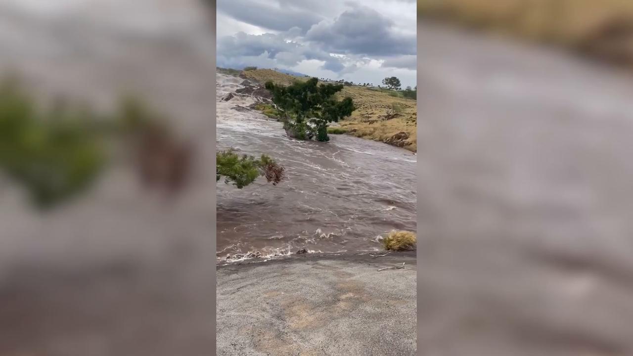 Video thumbnail for US: Hurricane Lala lashes Hawaii with torrential rain, leaving more than 88,000 without power (2).