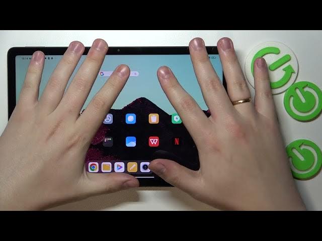 Video thumbnail for XIAOMI Redmi Pad - Hand Size Comparison