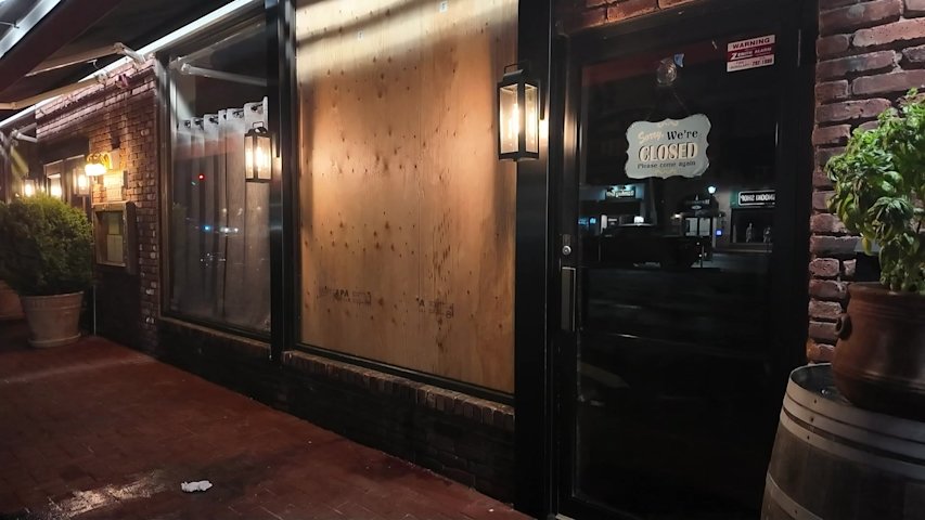 Video thumbnail for E-bike rider crashes into Huntington restaurant, shatters window