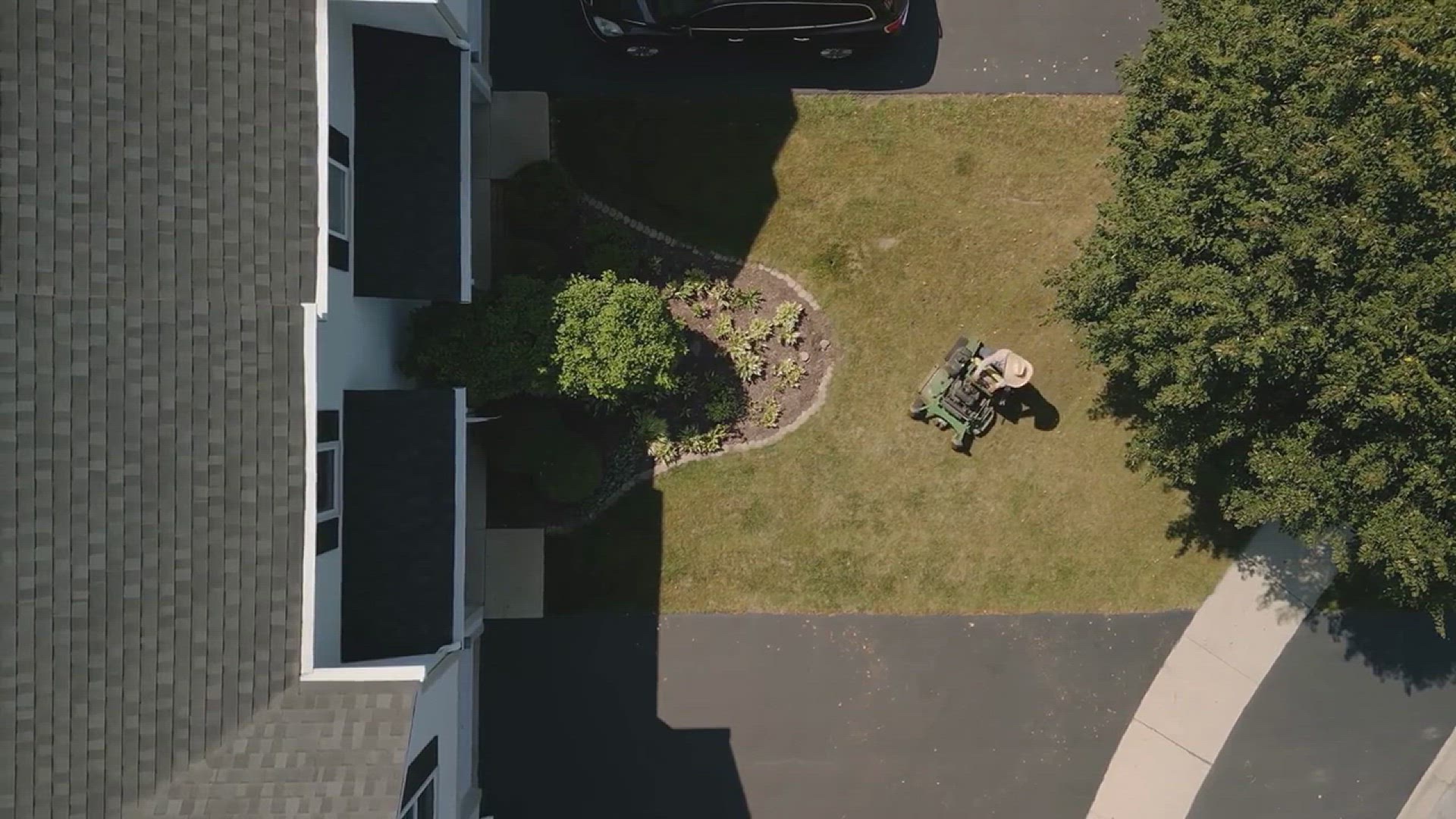 'Video thumbnail for Simple Backyard Landscaping Ideas'