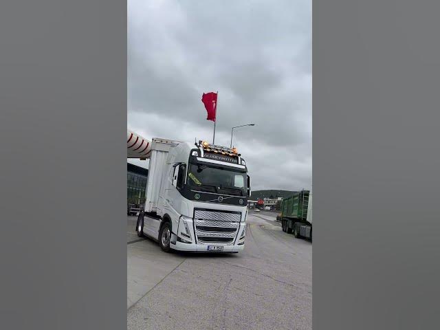 Video thumbnail for A combination of attractive trucks