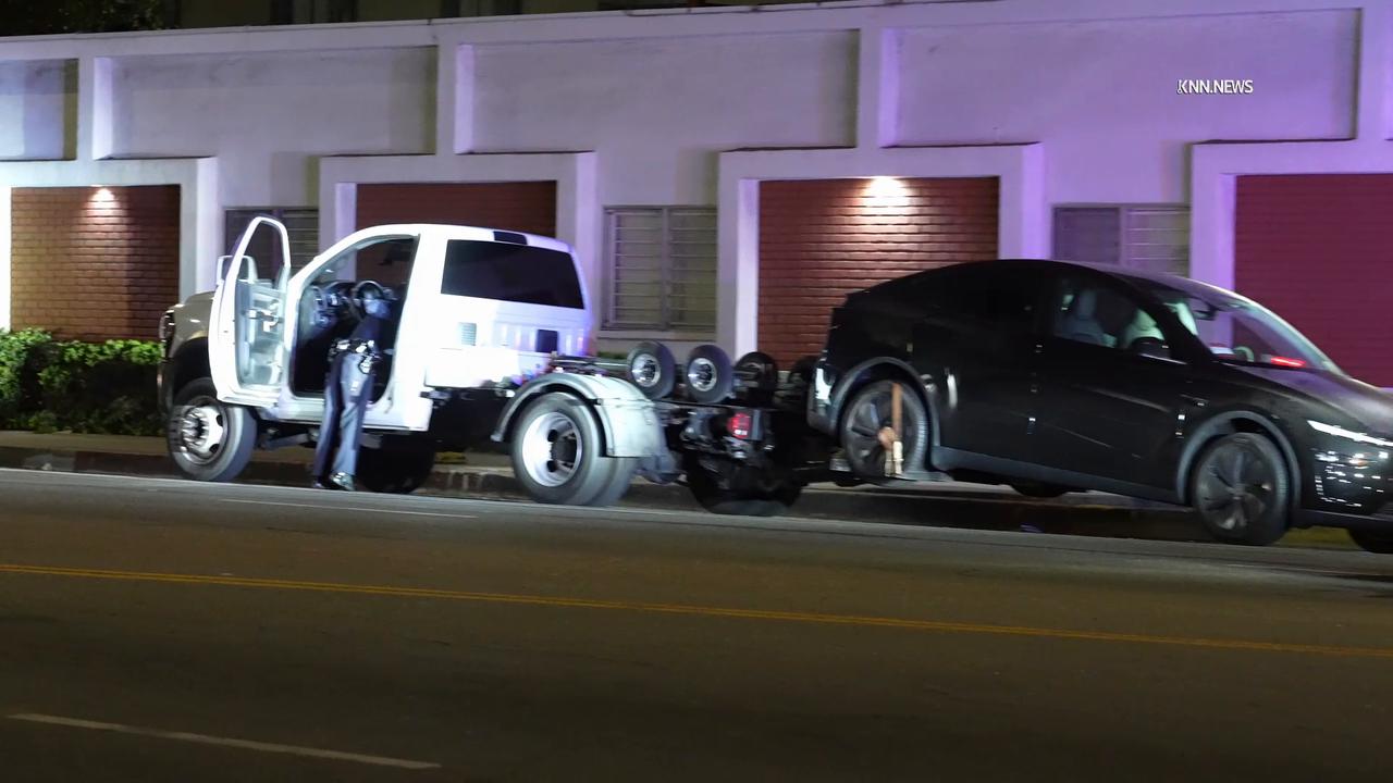 Video thumbnail for US, Los Angeles: Van Nuys Tesla Theft Suspect Arrested Following Owners Chase.