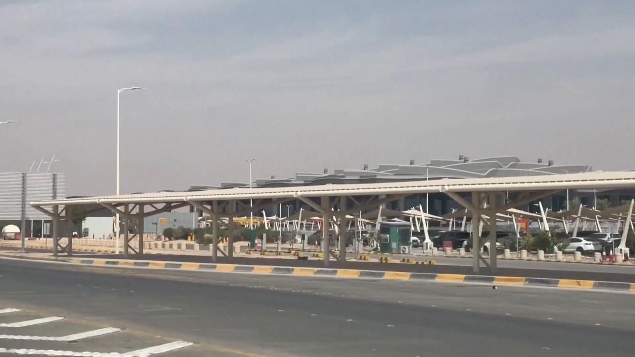 Video thumbnail for Yemen: Houthis claim fresh missile attacks on Riyadh airport, Yemeni gov't forces.