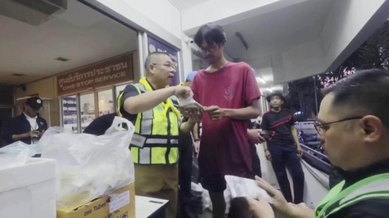 Video thumbnail for Thailand: Residents Wade Through Waist-Deep Floodwater As Thai Army Delivers Aid In Bangkok.