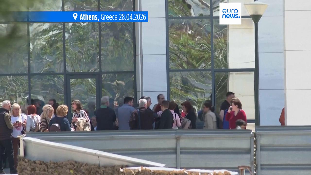 Video thumbnail for Gunman arrested in manhunt after multiple shootings in central Athens
