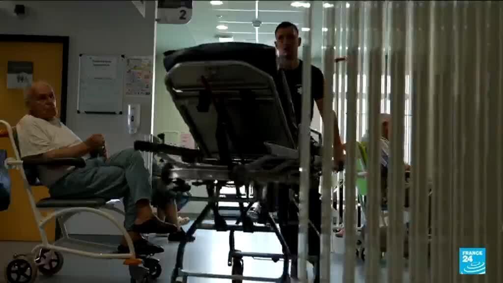 Video thumbnail for France introduces measures to limit the heatwave's impact on health services