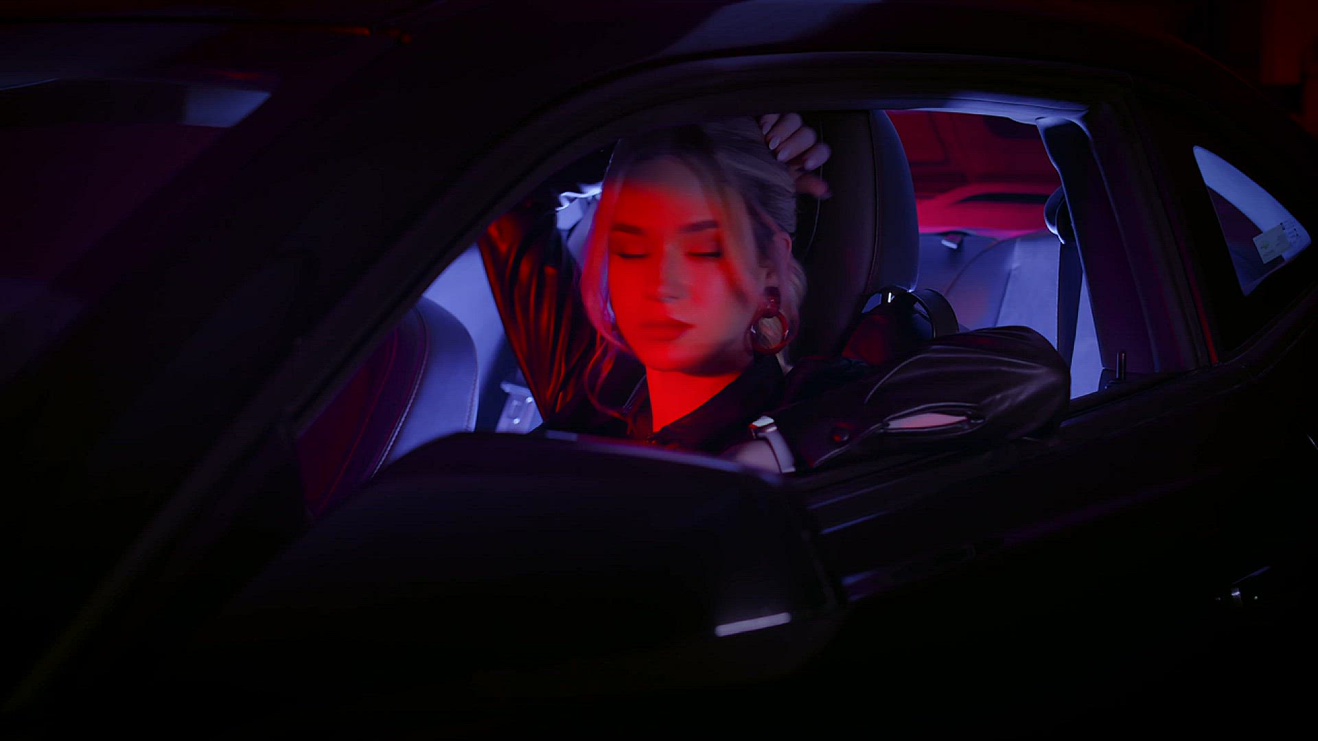 Video thumbnail for Young Stylish Woman