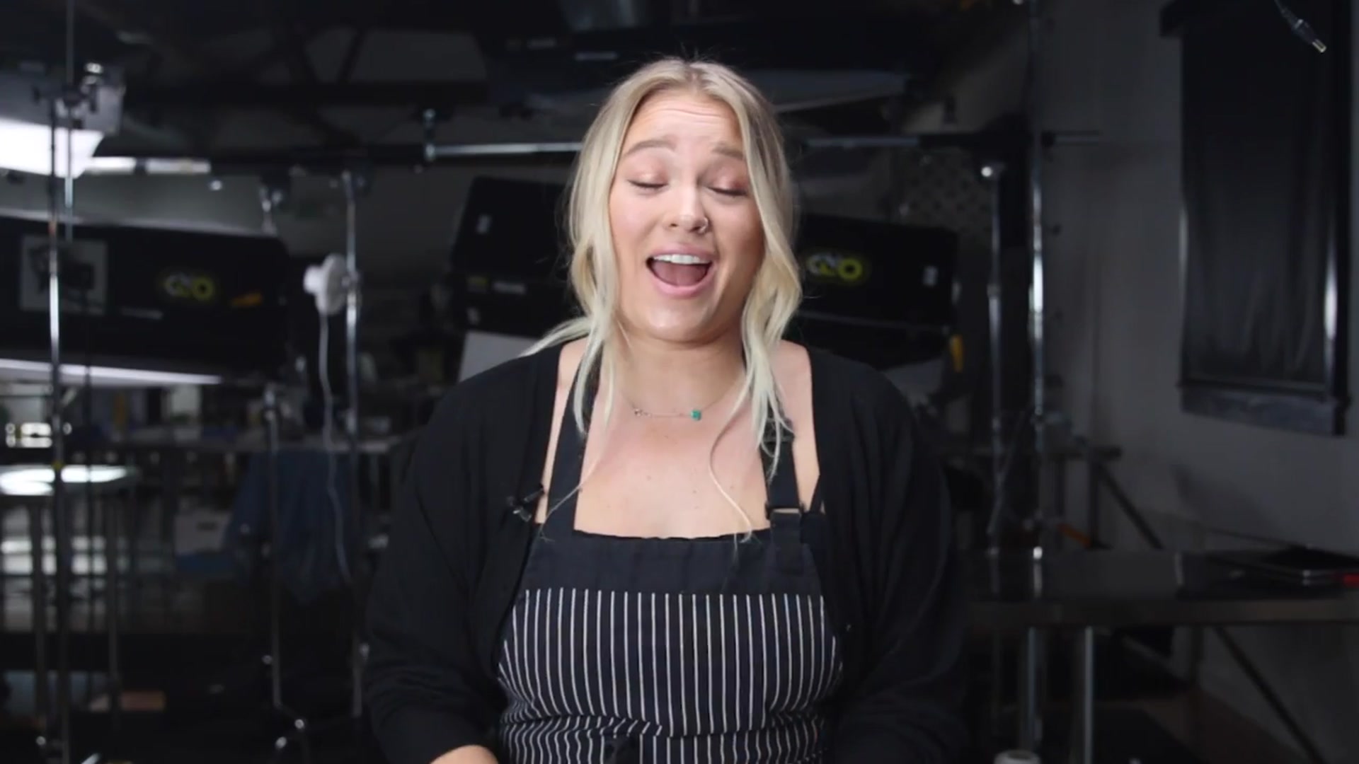 Video thumbnail for How To Make Chocolate Fudge Brownie Cheesecake with Alix • Tasty(720P_HD)