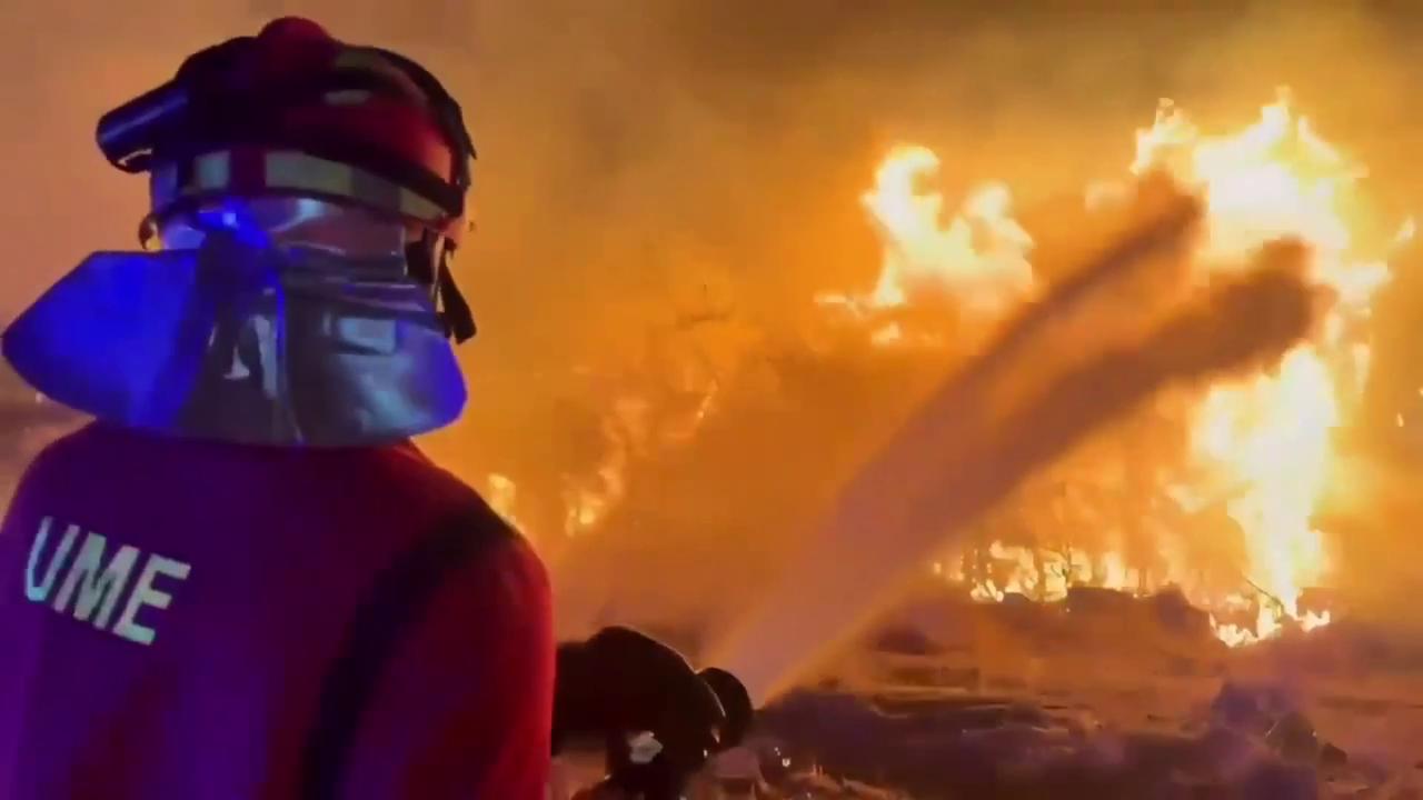 Video thumbnail for Spain: Spanish Firefighters Battle Intense Wildfires In Huesca And Huelva Through The Night.