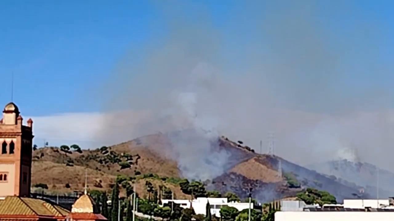 Video thumbnail for Spain: Dramatic Footage Shows Hydroplanes Battling Wildfire in Barcelona’s Collserola Natural Park.